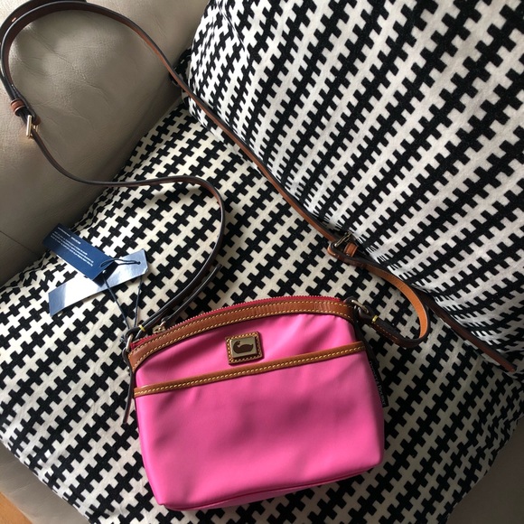 dooney & bourke wayfarer zip crossbody